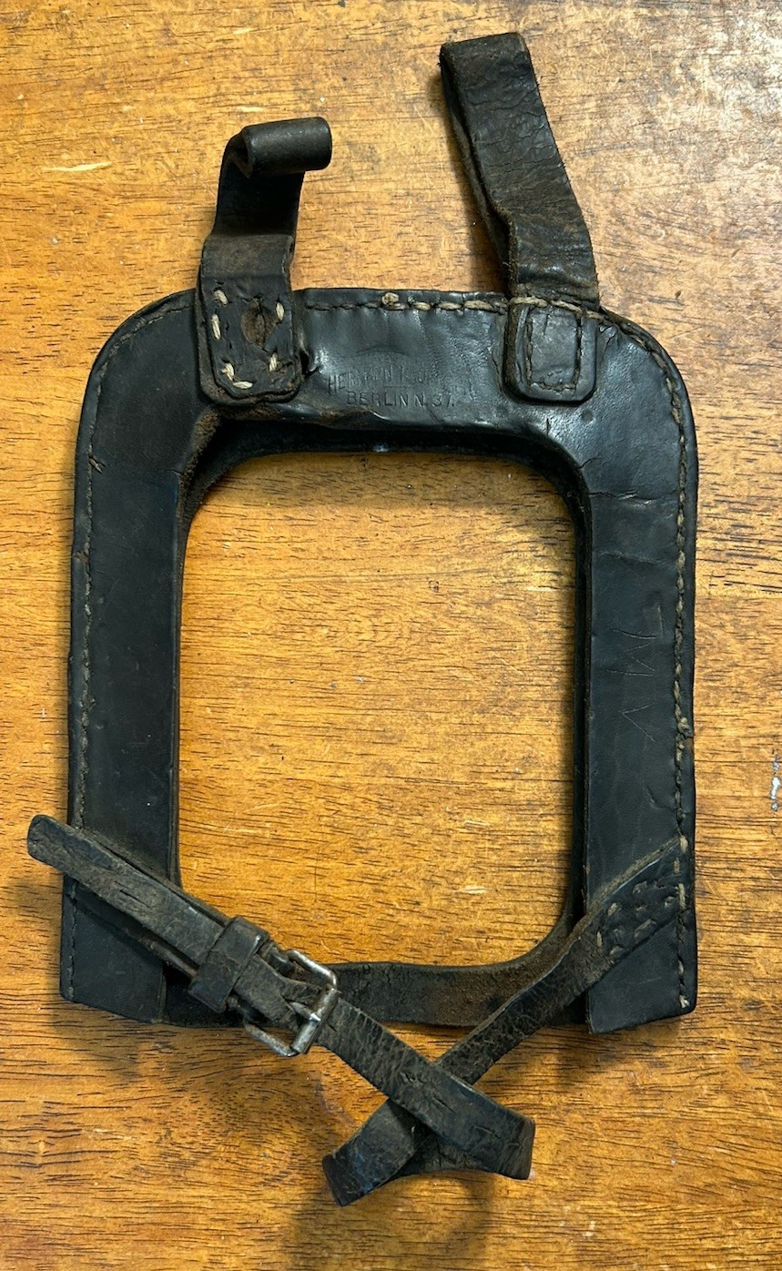 ORIGINAL WWII German Army 1937 Entrenching Tool Leather Cover Open Front & Rear