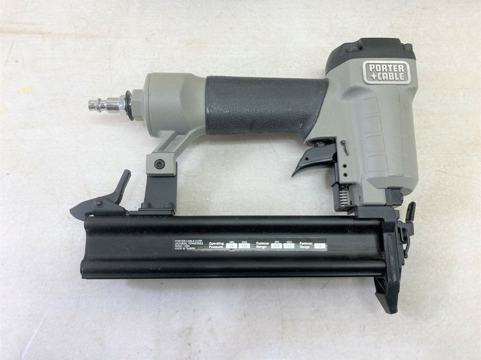 PORTER CABLE AIR PNEUMATIC NB12 18 GAUGE BRAD NAILER WITH CASE 38302