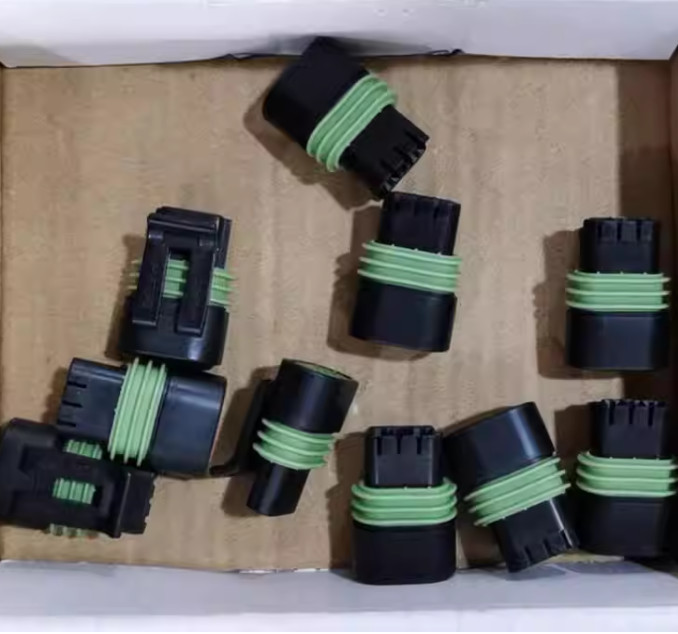1PCS NEW 12162182 connector housing sheath #L184Z LZ