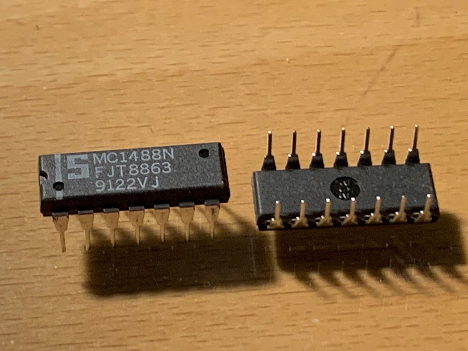 MC1488N - SIGNETICS IC -DIP-14 - QUADRUPLE LINE DRIVERS