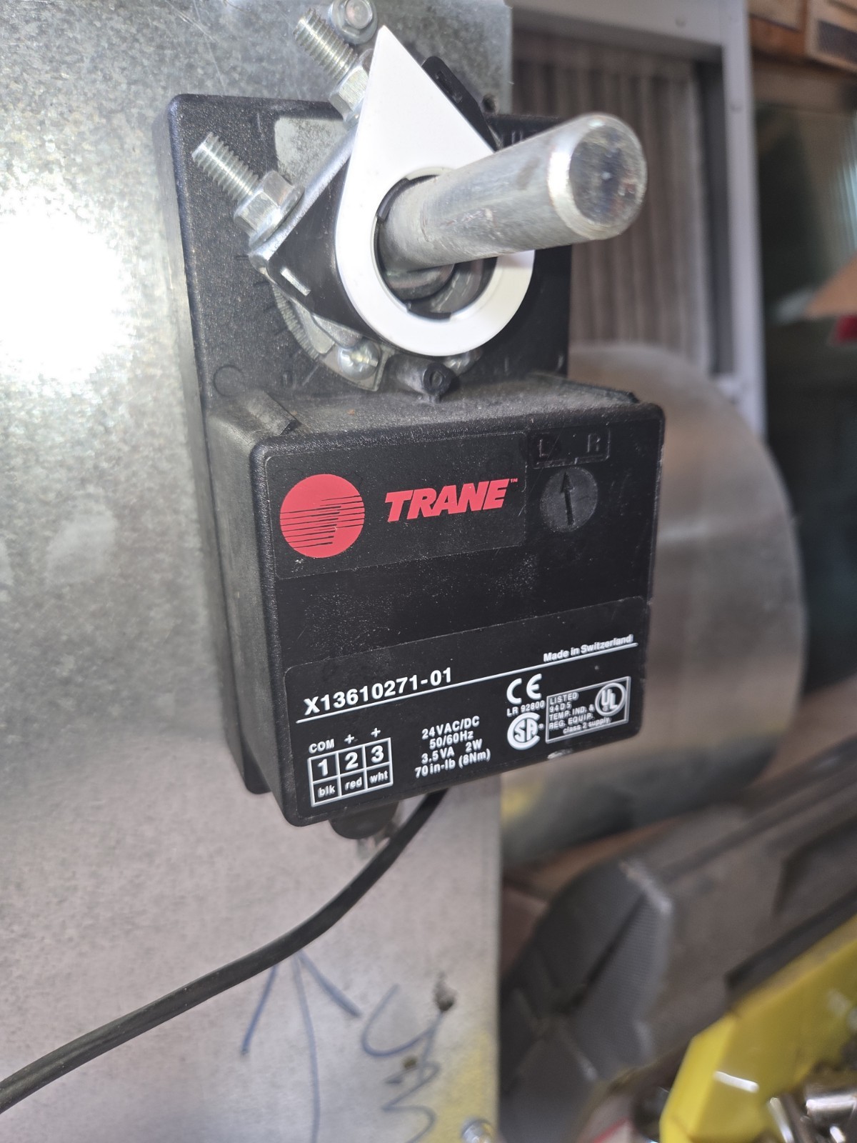 Trane X13610271-01 Damper Actuator Motor 24V HVAC control used