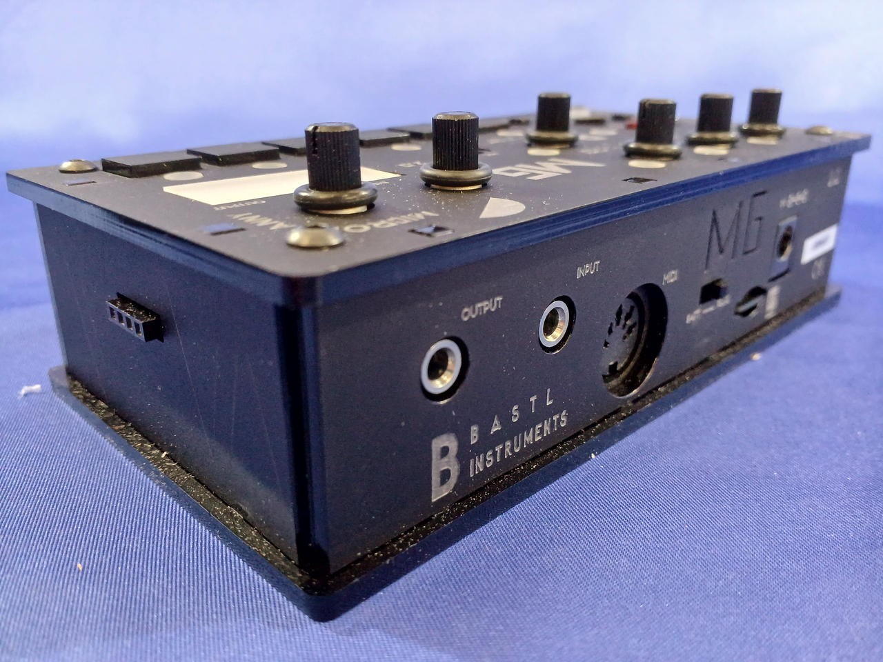 Bastl Instruments Microgranny 2.0 Granular 8bit Sampler Synth w/box