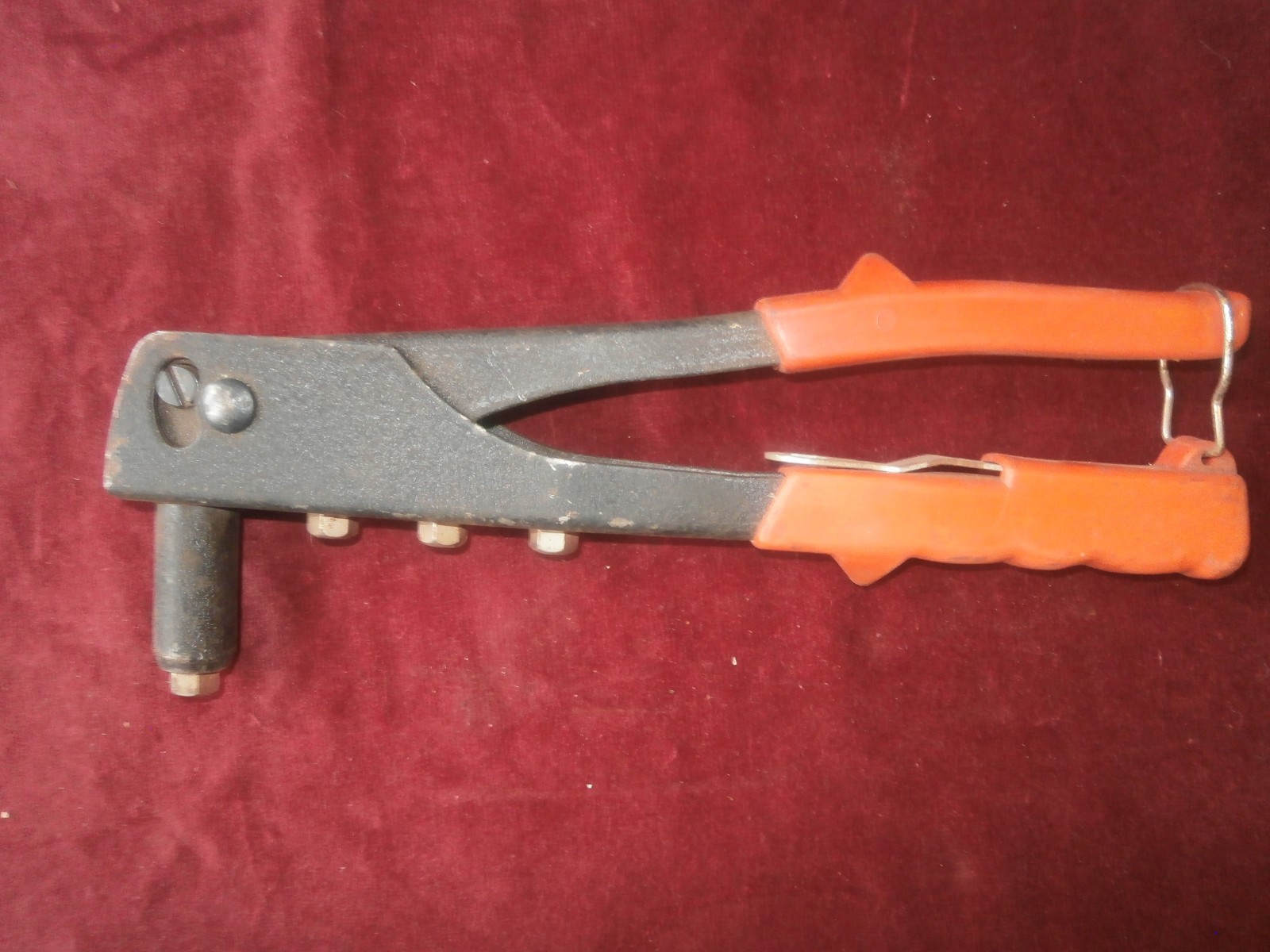 Unmarked riveter