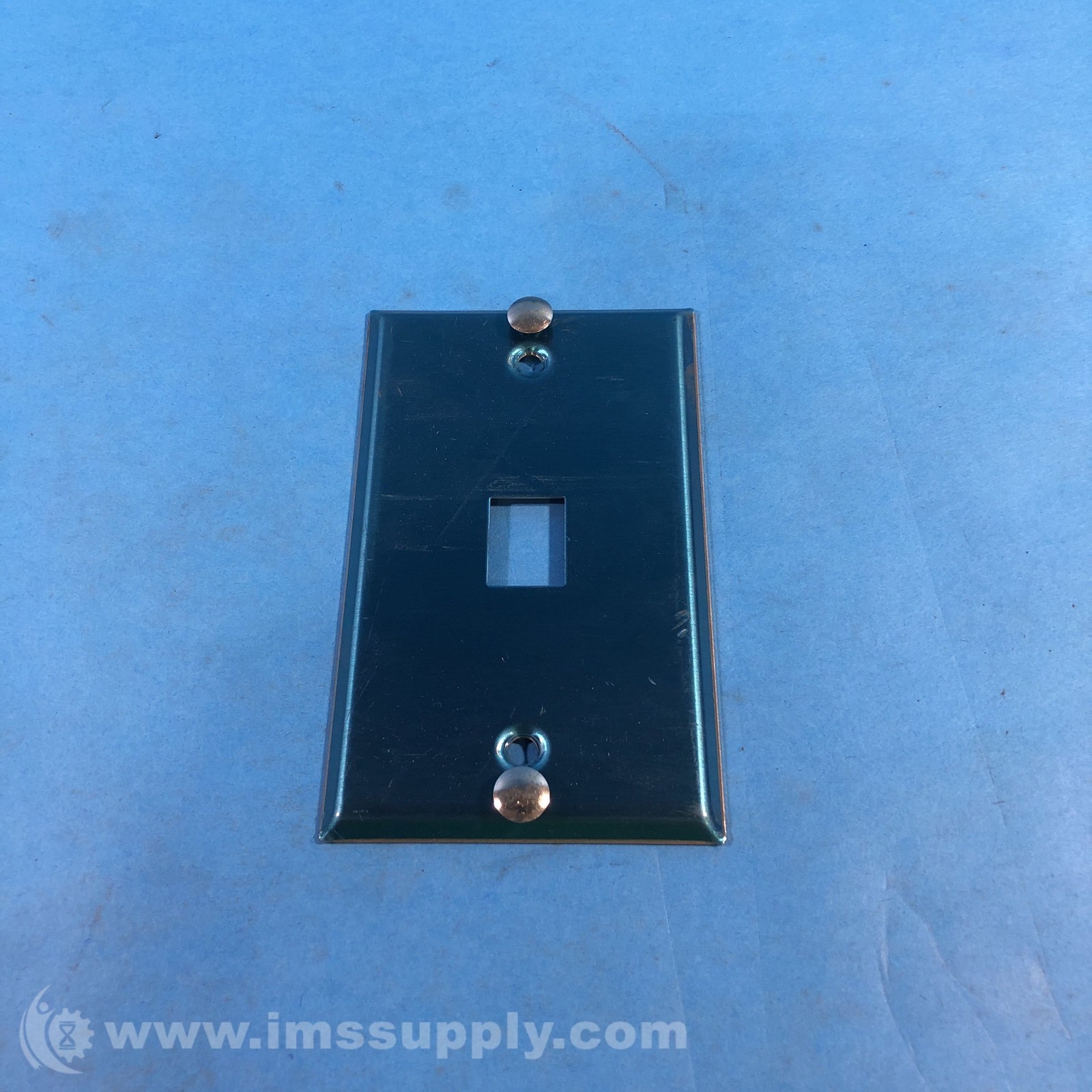 Leviton 80411 Toggle Switch Plate FNIP