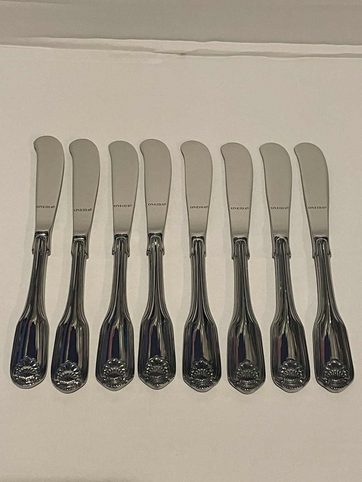 Oneida Classic Shell Flatware Set Of 8 Butter Spreaders Stainless Steel NEW