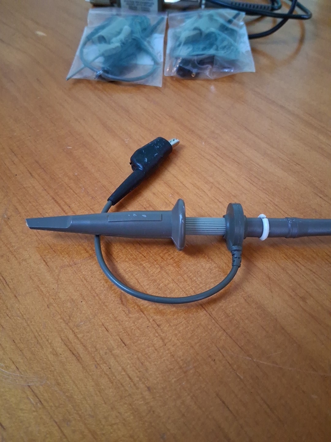 Passive oscilloscope probe from Tektronix Tek P6138.