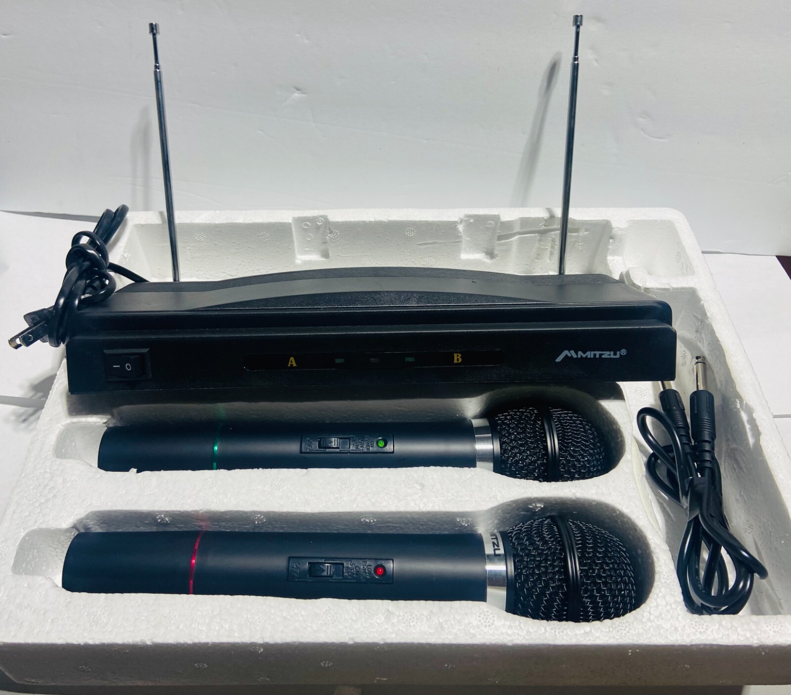 Mitzu VHF Receiver with Wireless  Microphones