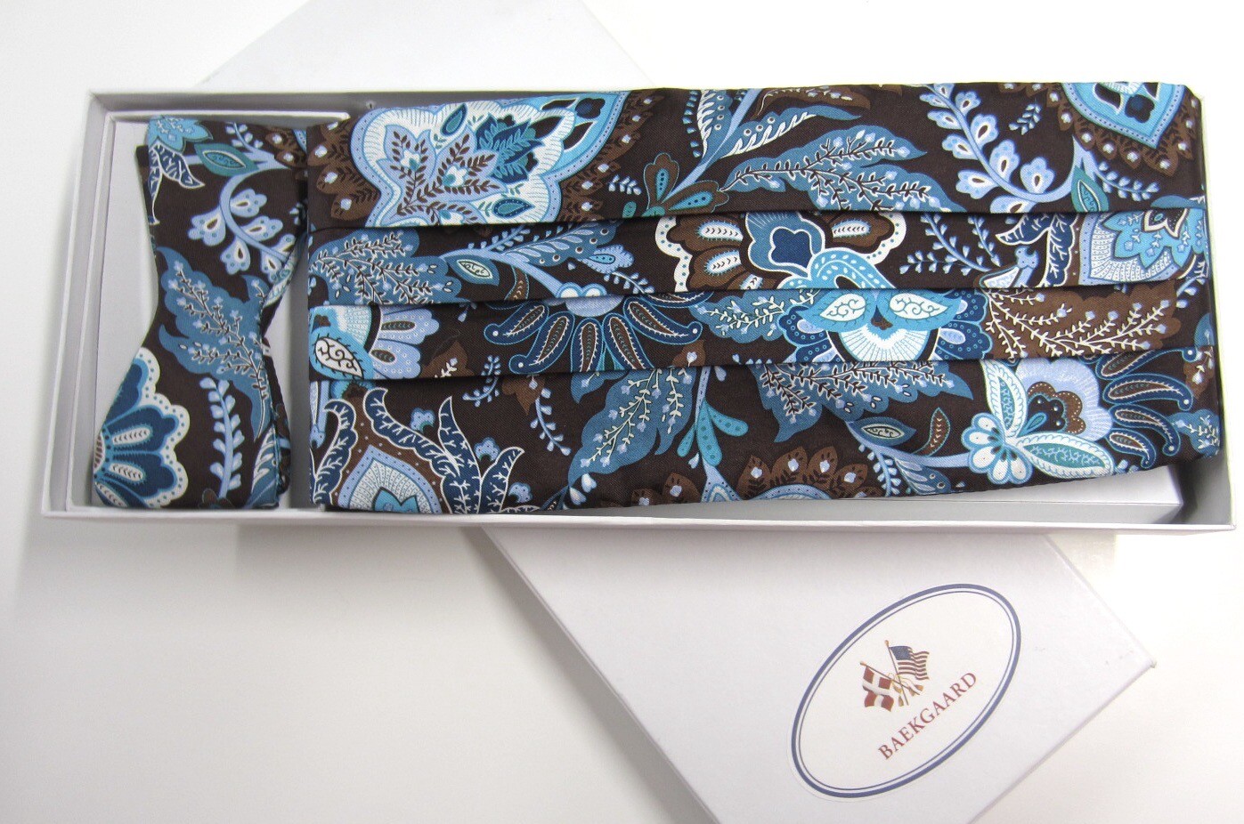 Tropical Beach Wedding VERA BRADLEY BAEKGAARD Java Blue Cummerbund Bow Tie Set