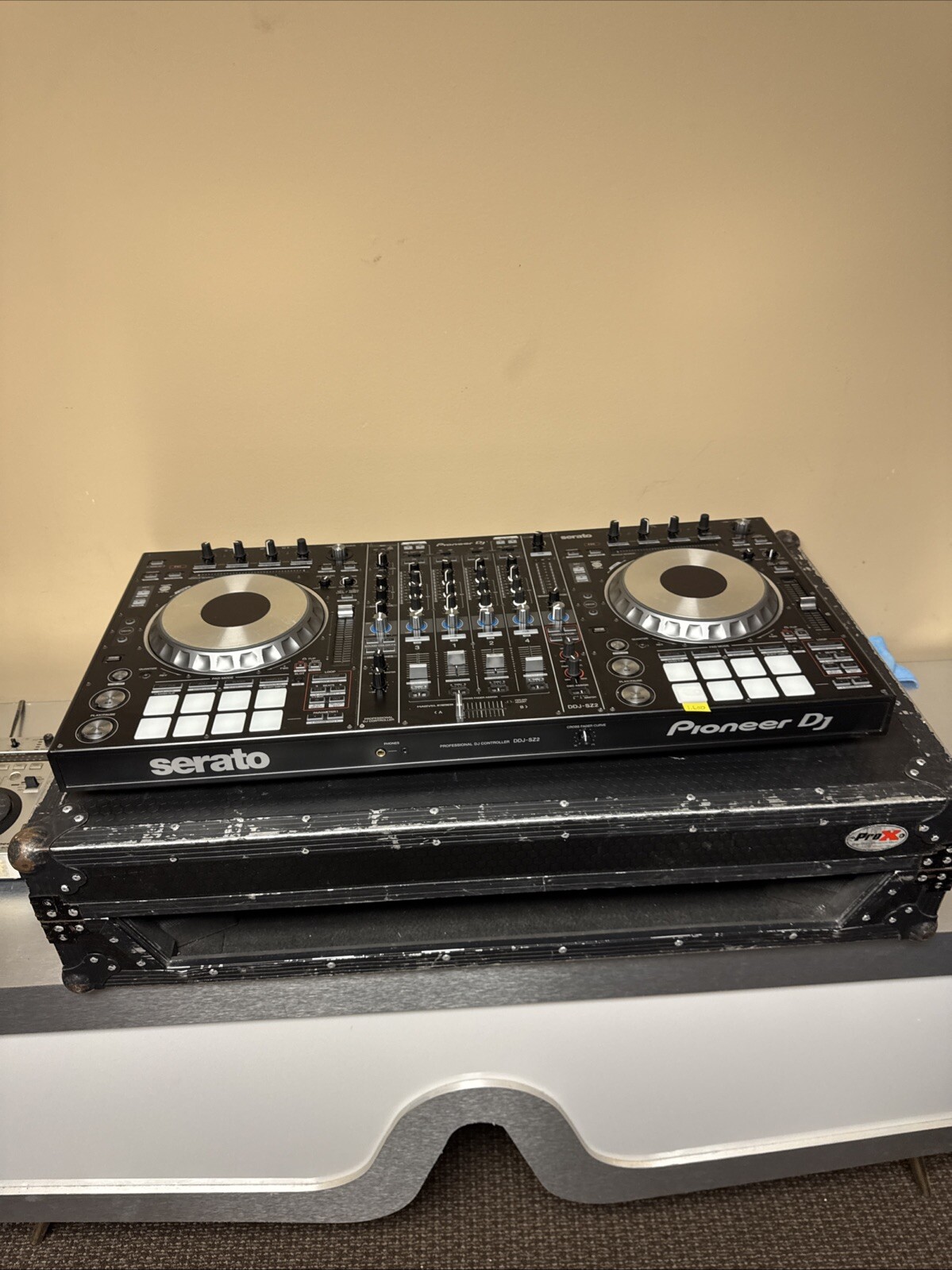 Serato dj controller DDJ- SZ2