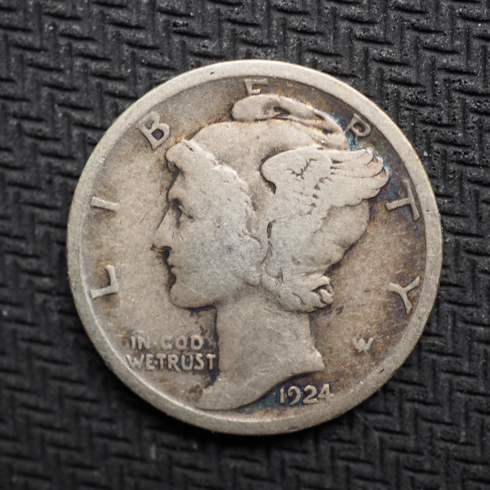 1924  **P**MERCURY   HEAD  SILVER DIME - FREE SHIPPING! C2524