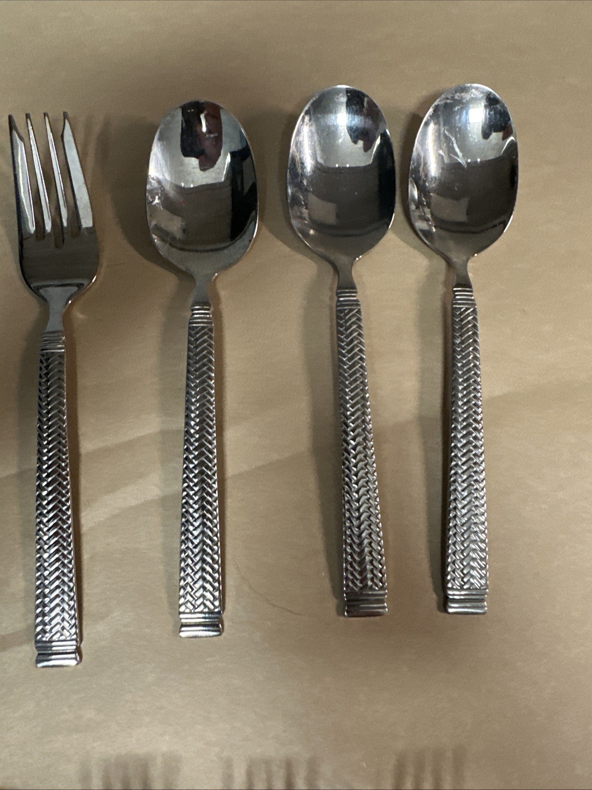 15 Piece Retronue Everyday Flatware