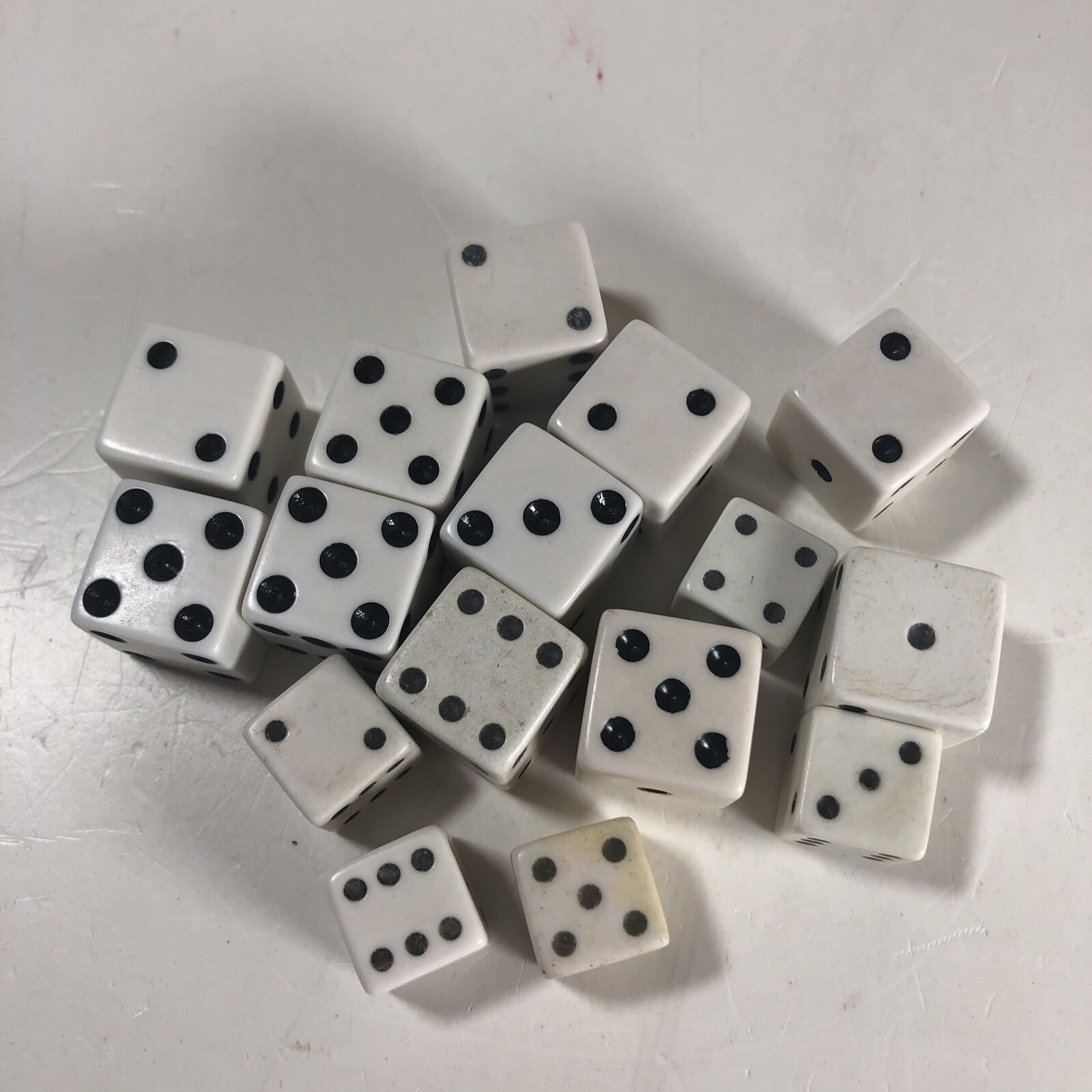 Lot of White D6 Dice! Warhammer 40k, AOS, D&D, Roleplaying, & Board Games 16 i