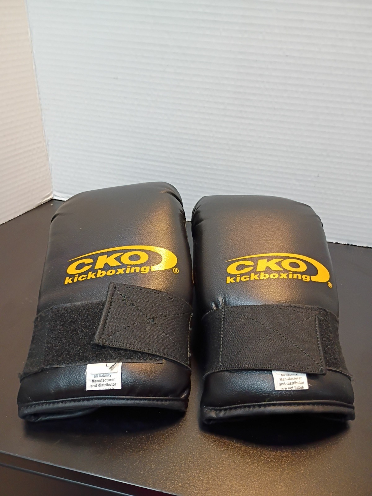 CKO Kickboxing Gloves Adult Unisex Size Large Black Athletic (Lightly Used)