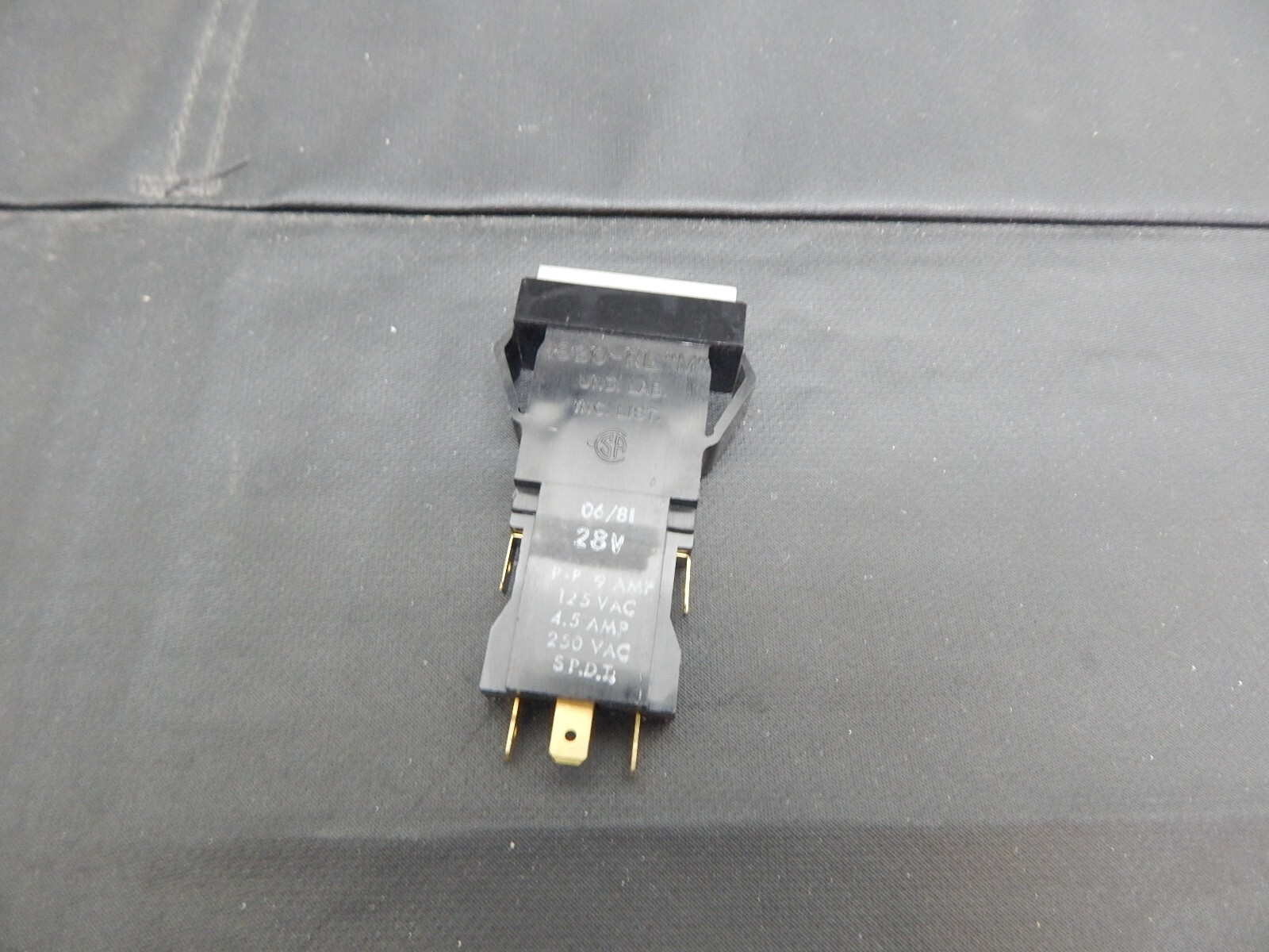MOLEX 1820-RL "M" SNAP IN PANEL MOUNT PUSH BUTTON SWITCH WHITE/CLEAR LENS