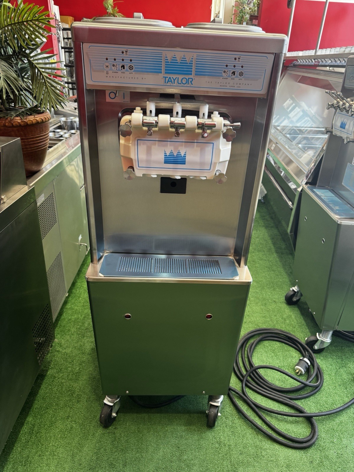 Taylor Ice Cream Machine 794-33 – 2 Flavor + Twist - Water Cooled - Never Used