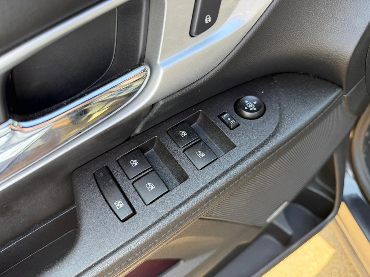 TERRAIN 2016 Antenna 104965845