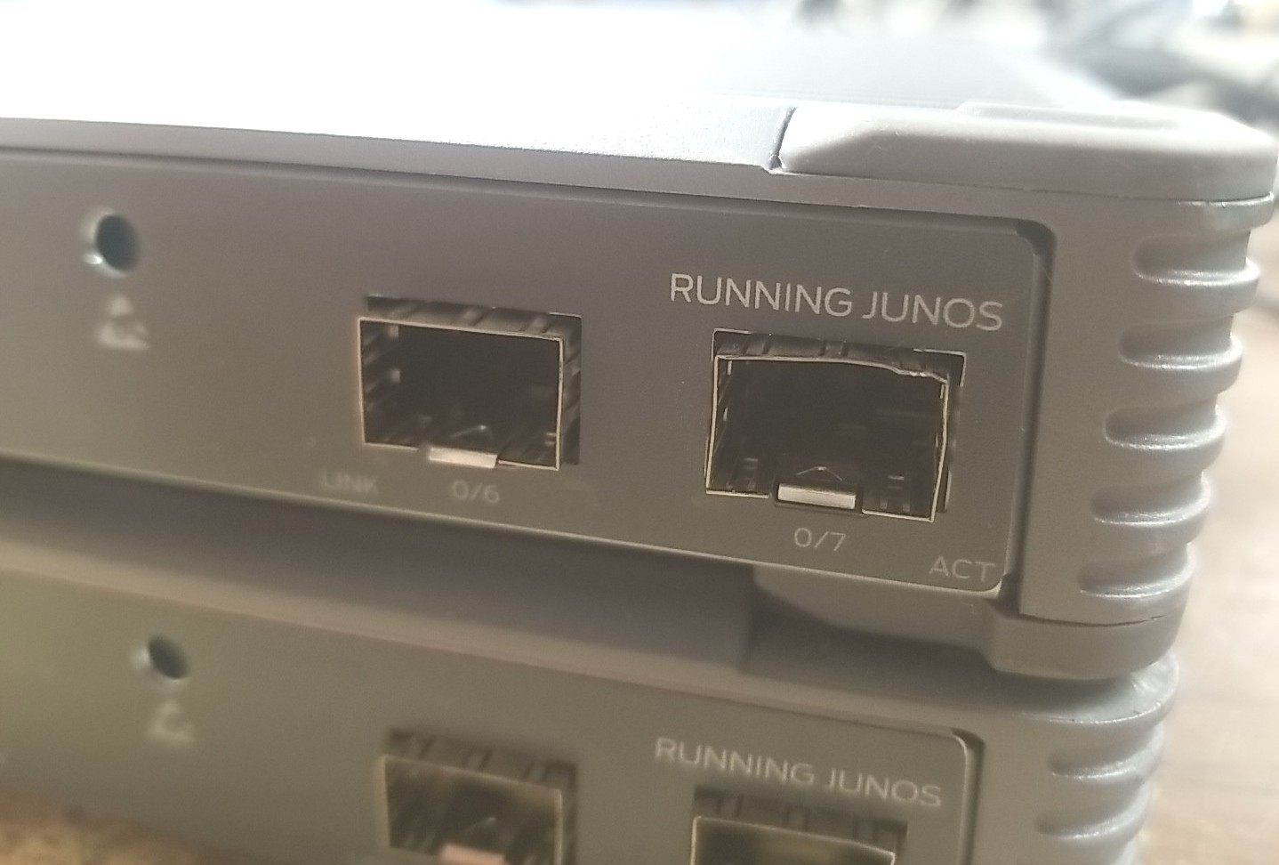 (X2) Juniper Networks SRX300 Services Gateway