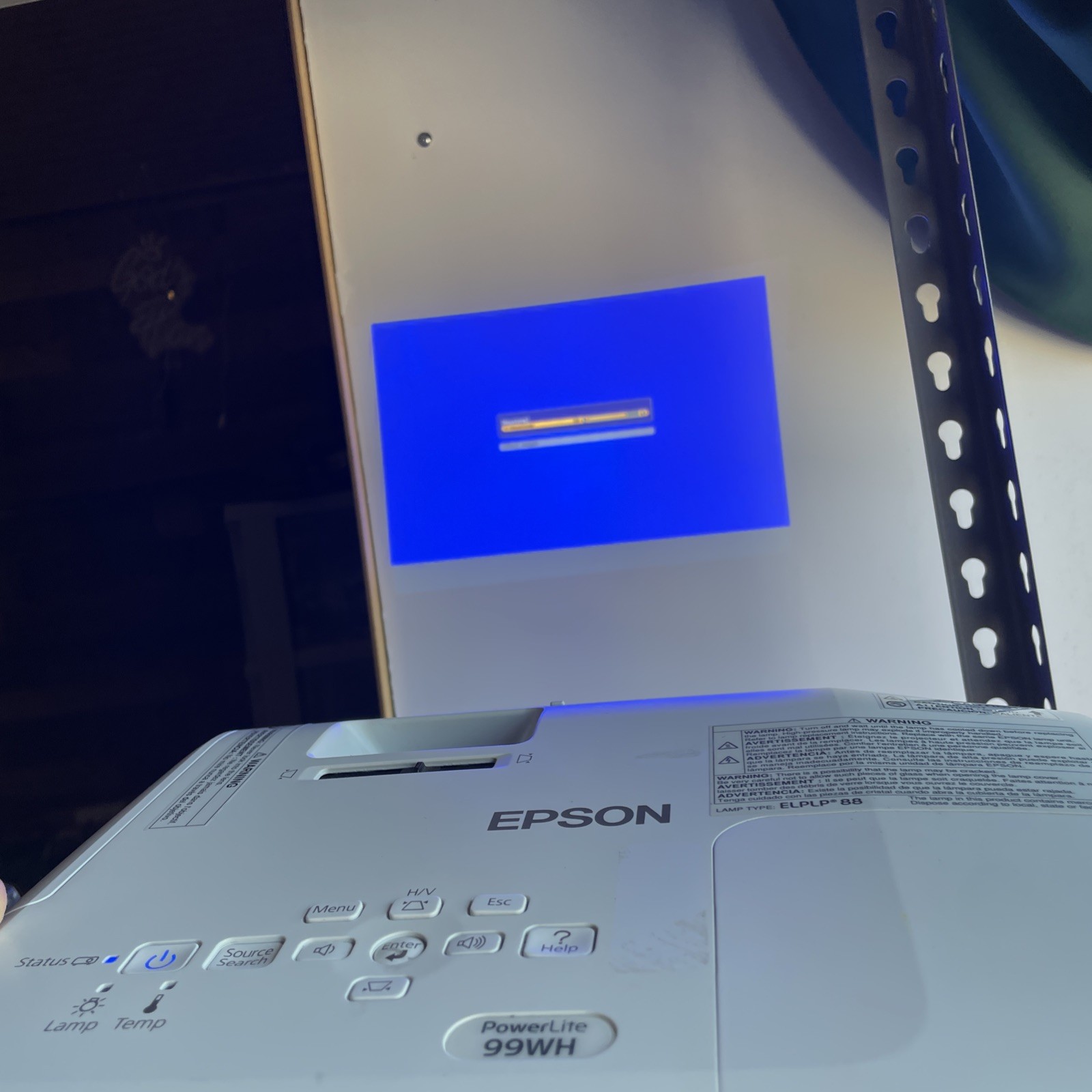 epson powerlite 99w Model H686a
