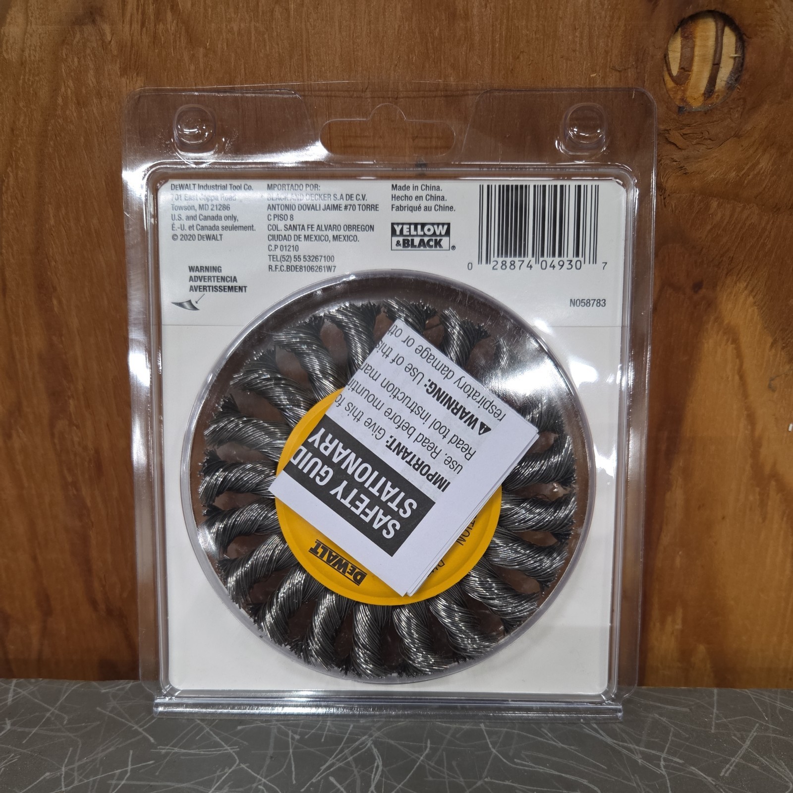 DeWalt DW4930 Carbon Cable Twist Wire Wheel 4"