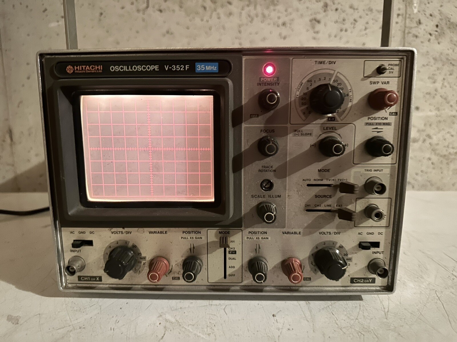 Hitachi V-352F 35 MHz Analog Portable Oscilloscope