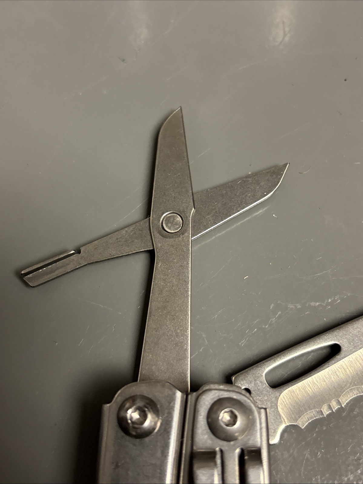 LEATHERMAN MULTI TOOL - WINGMAN