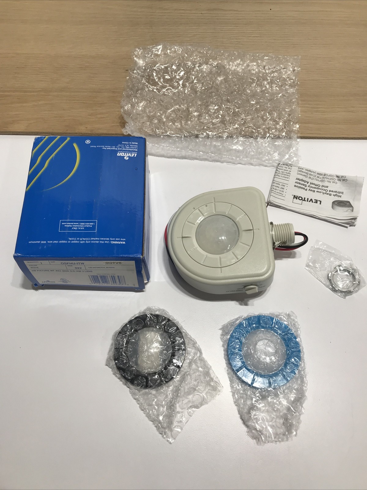Leviton OSFHU-ITW  Occupancy Sensor Hi/Low Bay Fixture Mount With Offset