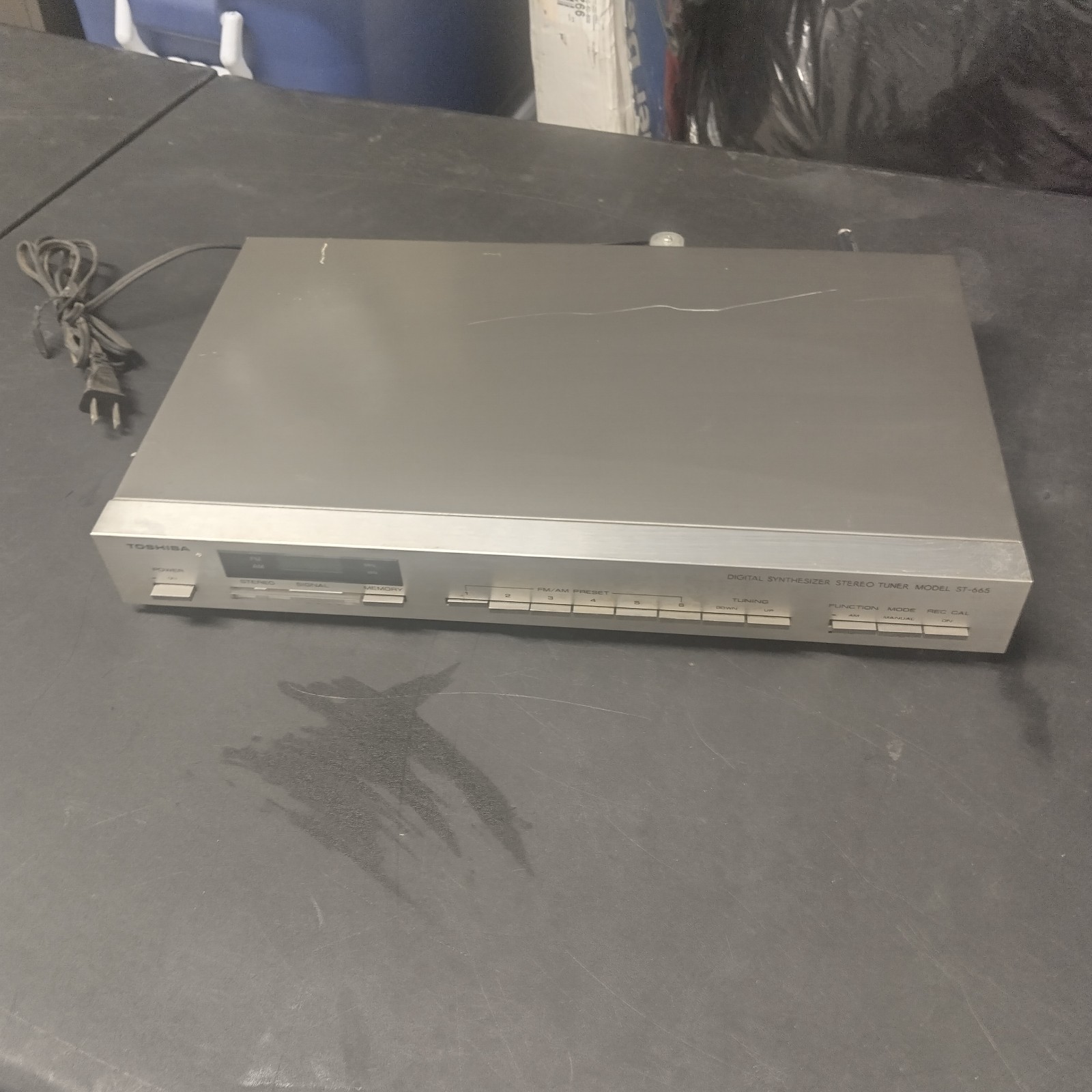 Toshiba ST-665 / AM-FM Digital Stereo Tuner -- KT