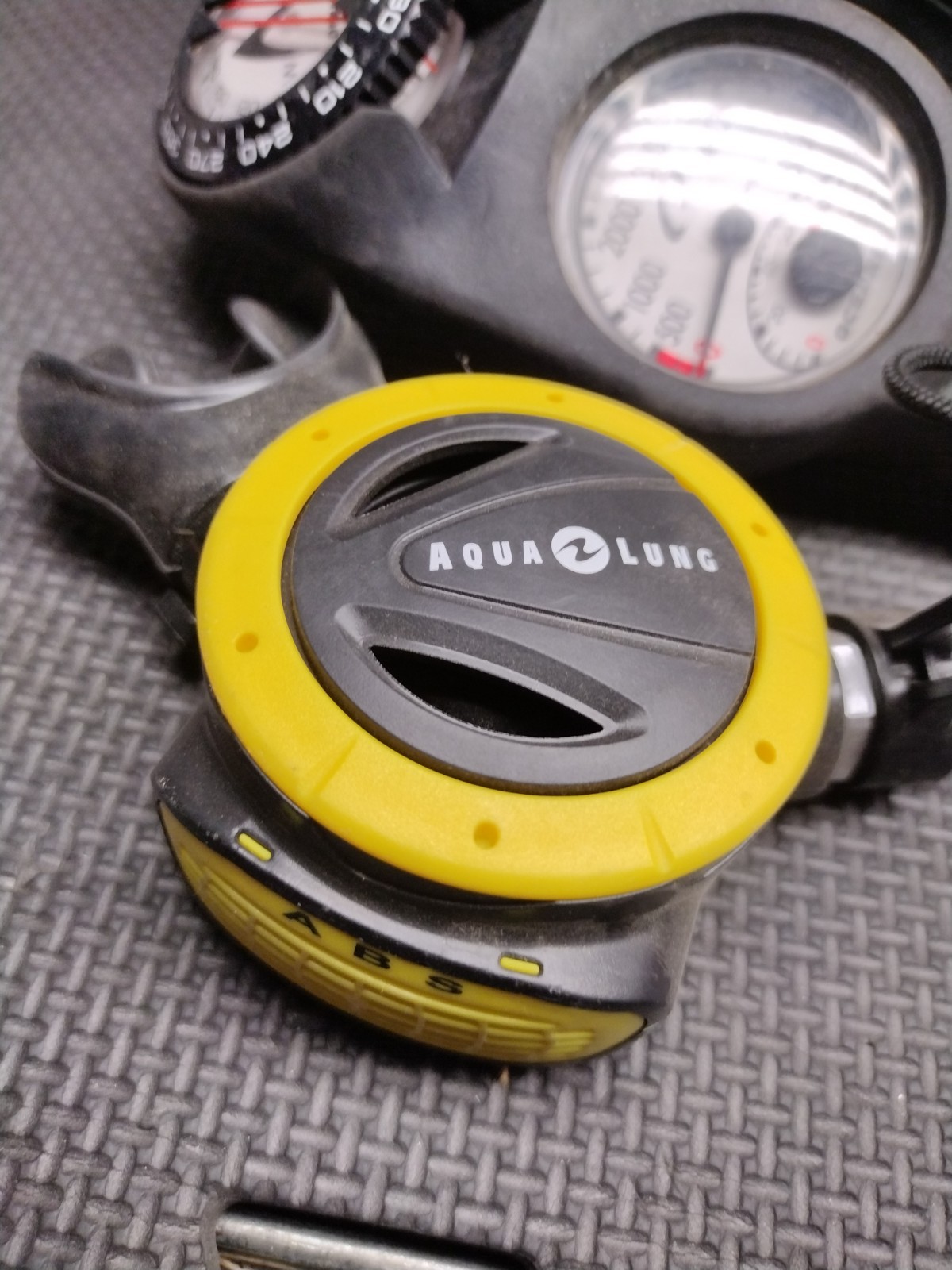 Aqualung and Oceanic Regulator FREE SHIPPING