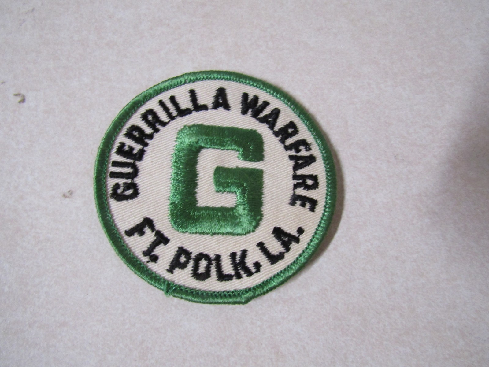 MILITARY PATCH MUCH OLDER US ARMY GUERRILLA WARFARE FORT POLK LOUISIANA