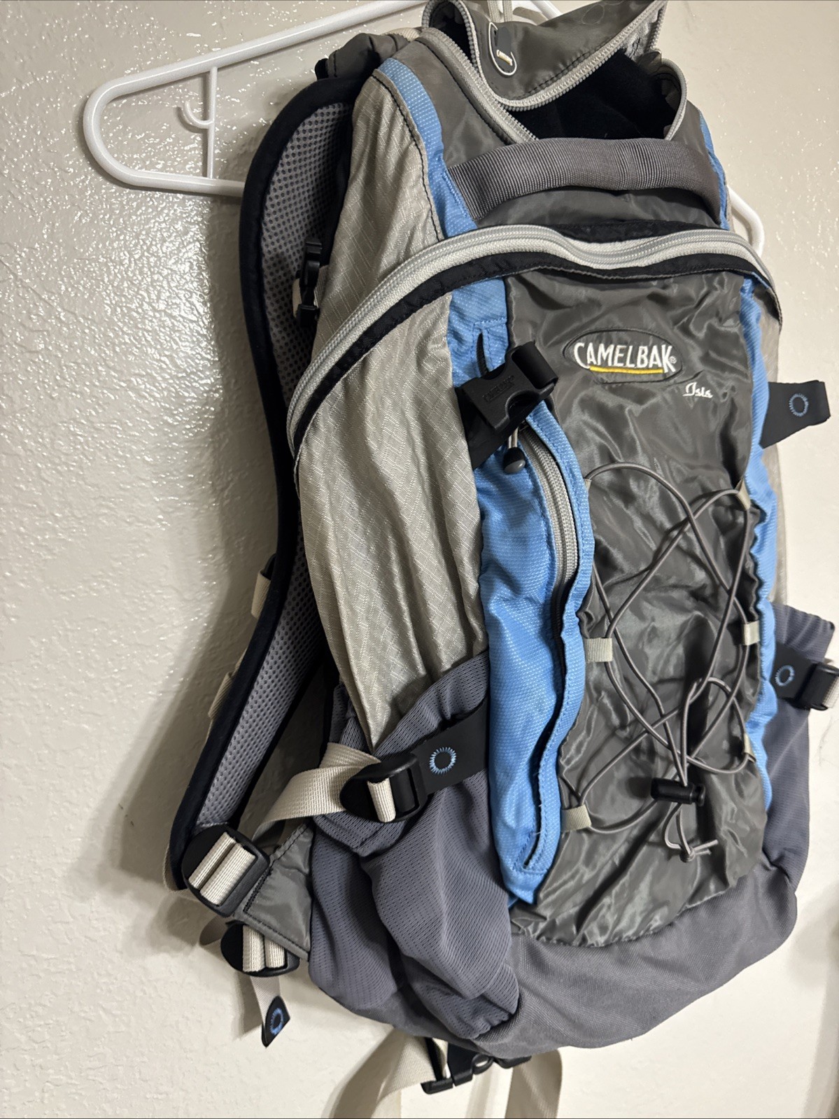 Camelbak ISIS Hydration Backpack Blue Grey Adjustable Shoulder Strap Day Pack