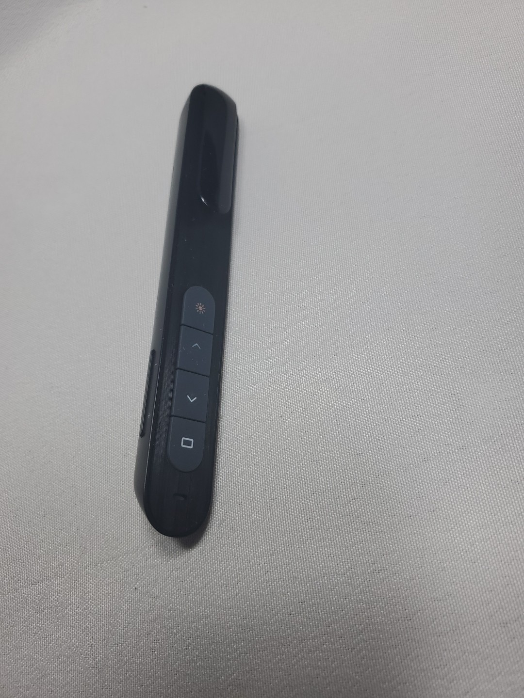 Wireless Presenter Pointer PowerPoint Clicker, RF 2.4GHz Mouse Volume (white)