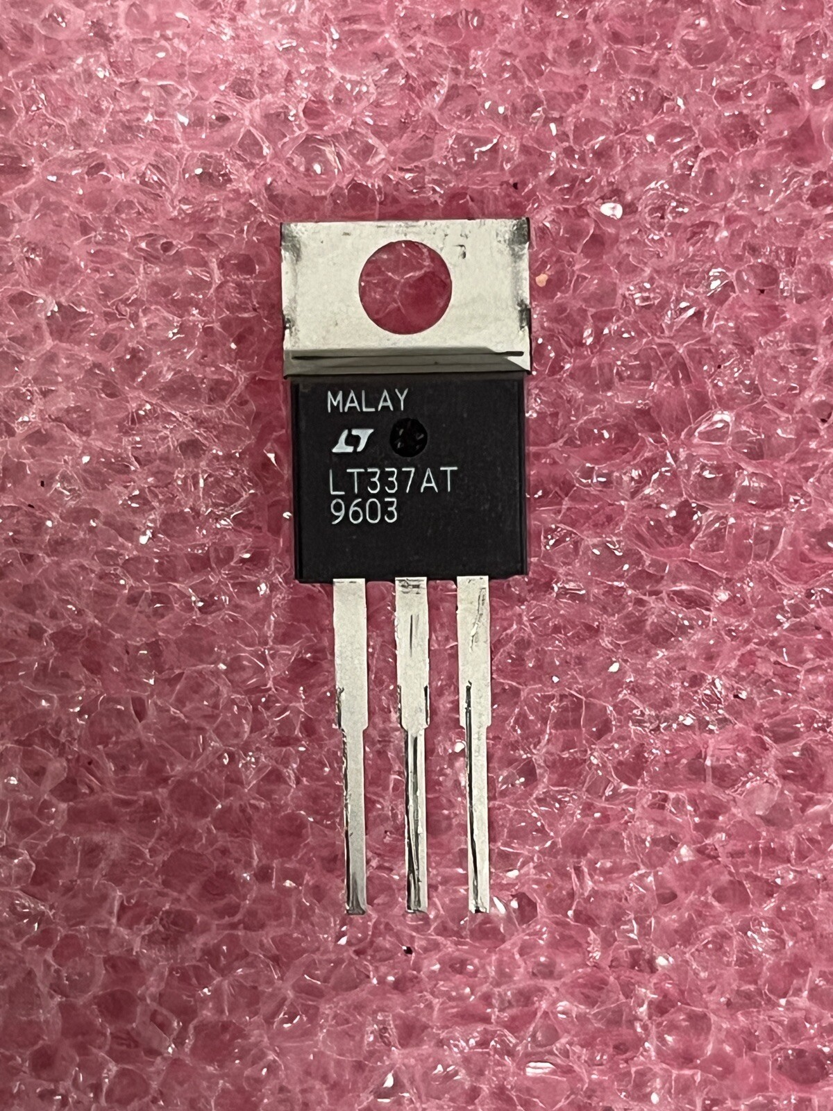 LT337AT 1.5A VOLTAGE REGULATOR NEGATIVE -1.2V TO -37V TO 220 (LOT OF 1)