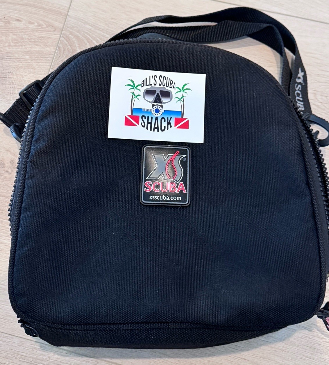 XS SCUBA REGULATOR BAG SOLID BLACK AND RED COOL!