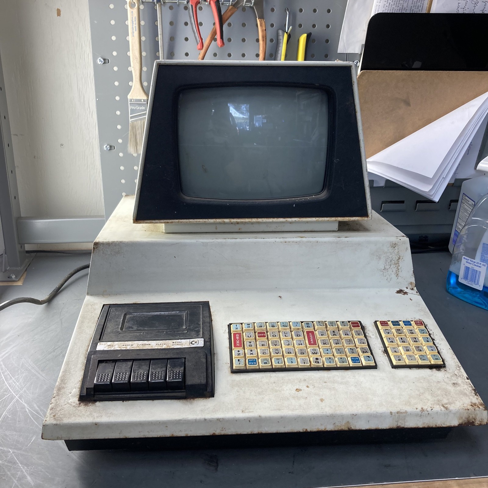 Commodore 2001-8 Series Vintage 1977 Computer For Parts Repair Dirty Rusty