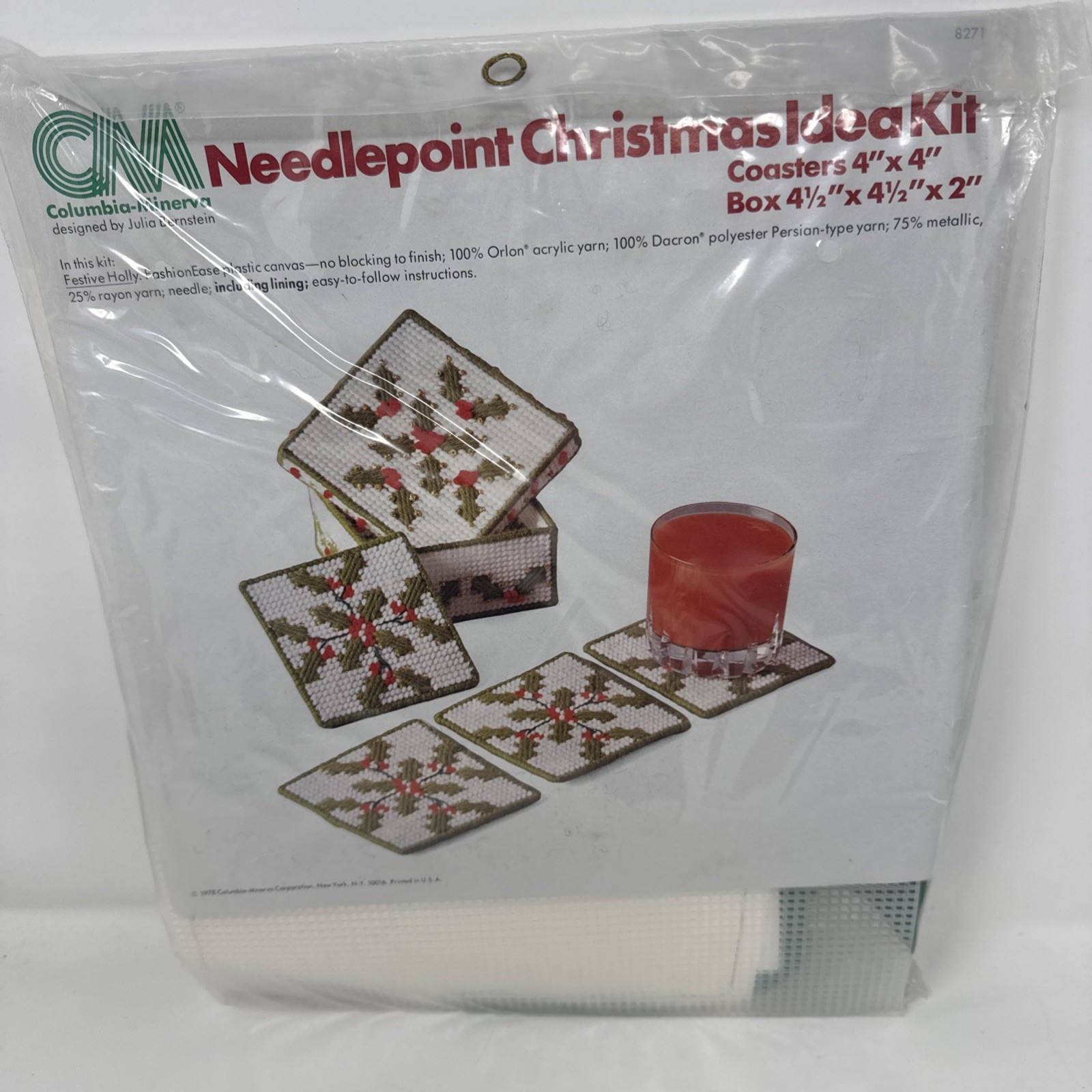 VINTAGE COLUMBIA MINERVA PLASTIC CANVAS CHRISTMAS FESTIVE HOLLY COASTERS '70S