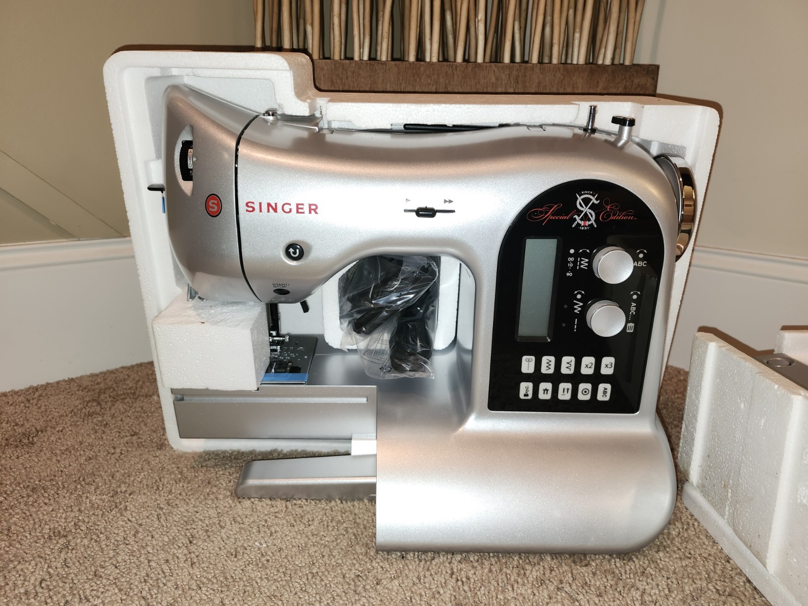 SINGER 90S Special Edition Computerized Portable Sewing Machine w/ LCD Screen