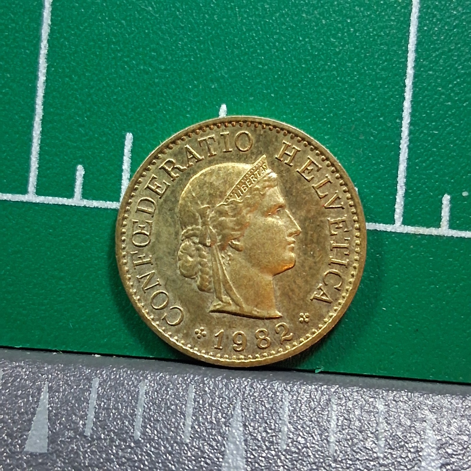 1982 Switzerland Libertas / Wreath 5 Rappen Brass Currency Coin
