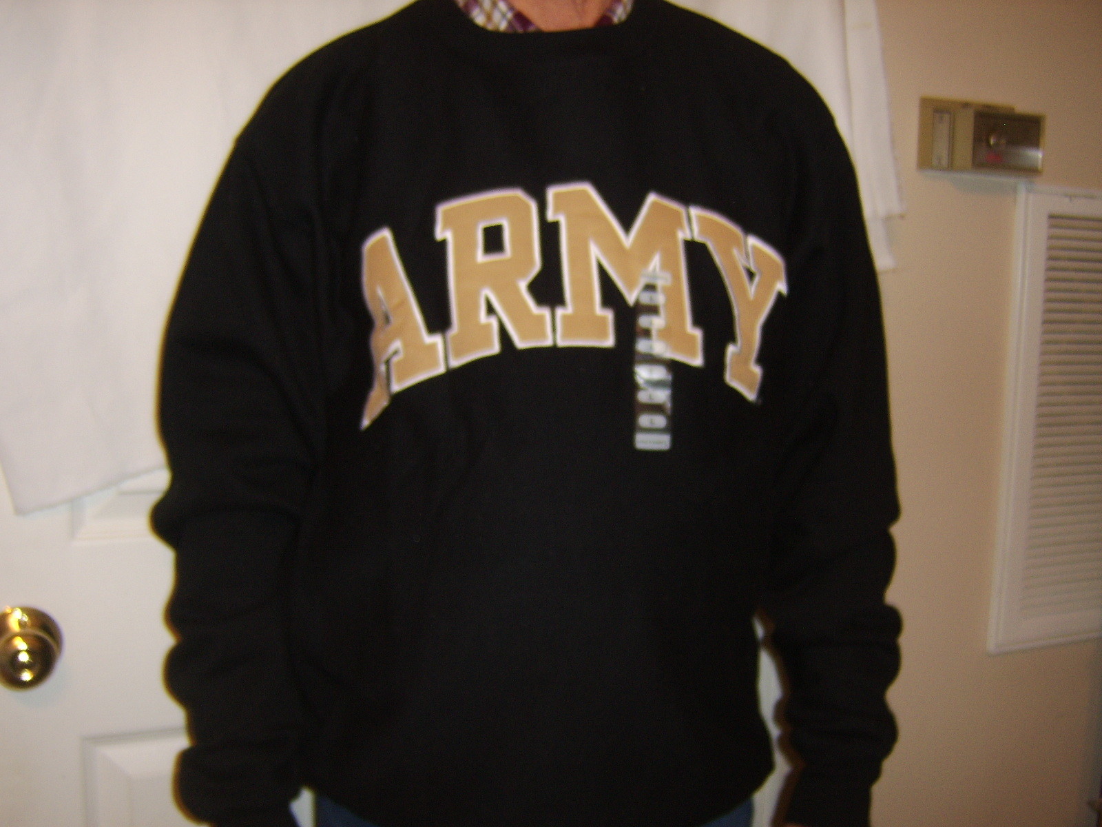 ARMY SWEATSHIRT STEVE & BARRY'S  BLACK "ARMY" ON FRONT NWT SIZE MEDIUM