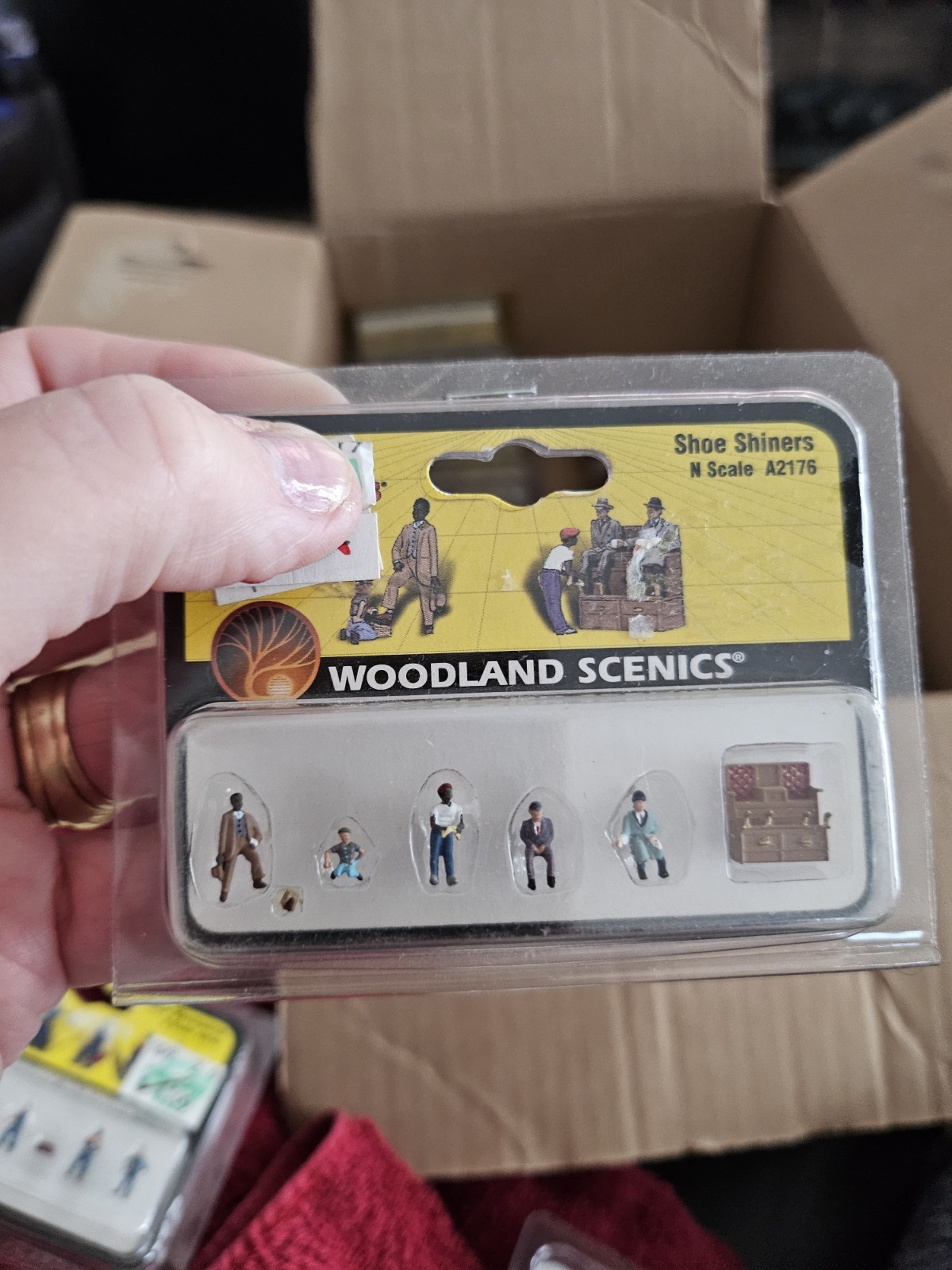 Woodland Scenics Scenic Accents N Scale Shoe Shiners A1877 NEW