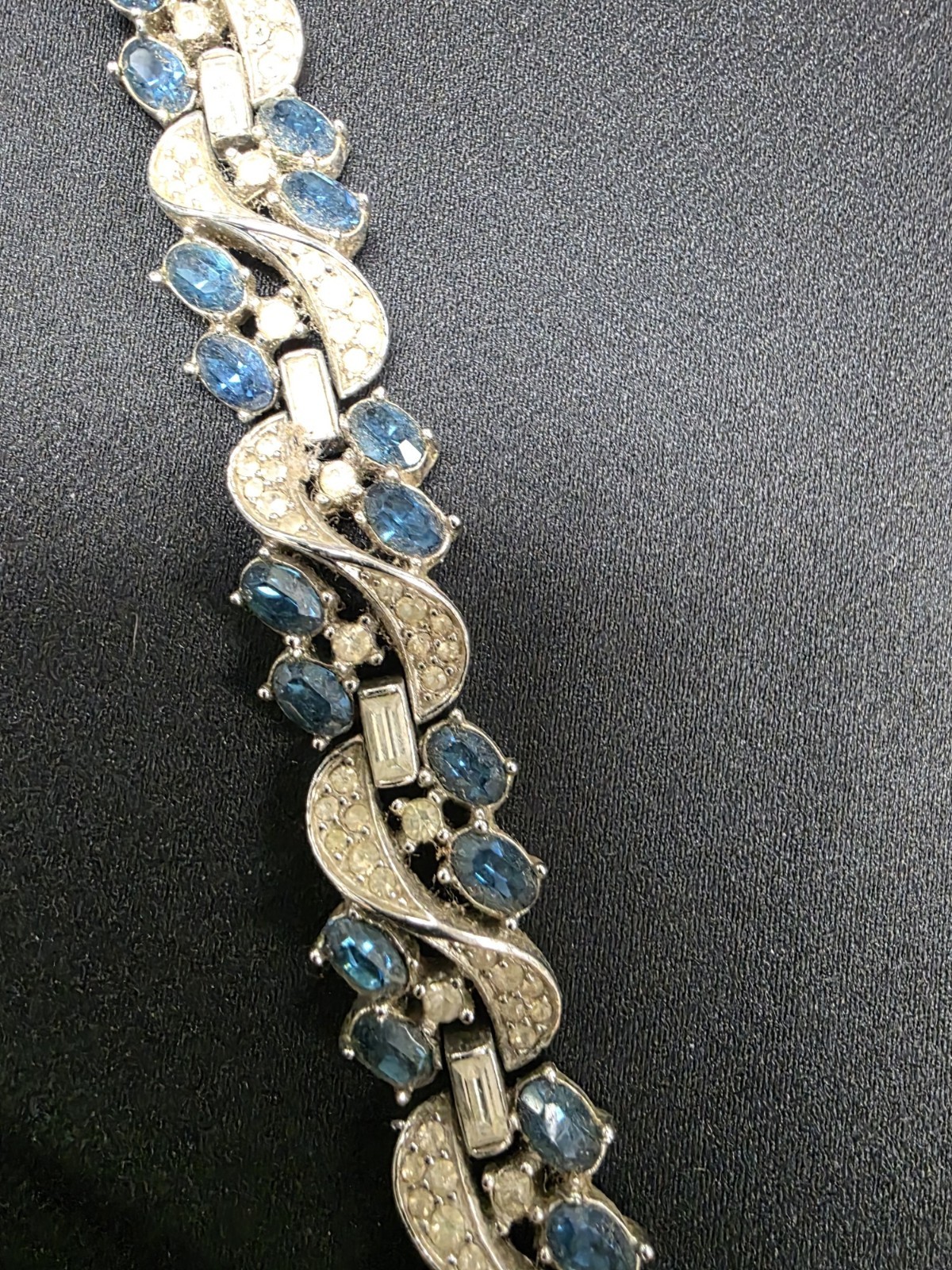 VTG Blue And White Silver Tone Gem Bracelete With Double Clasp  7 Inches