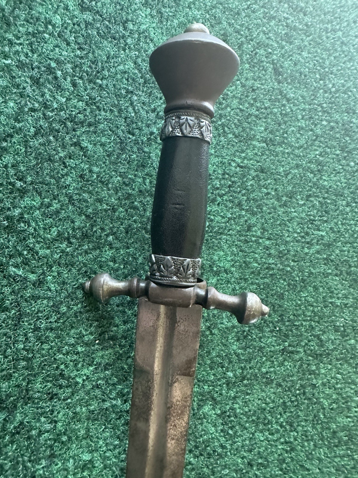 DEL TIN MADE PARRYING DAGGER