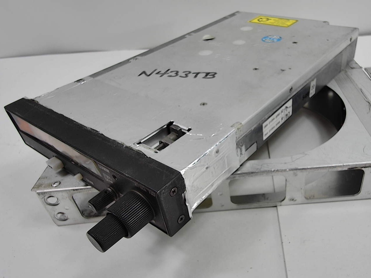 VHF COMM KY-196A Bendix King 064-1054-60 with tray