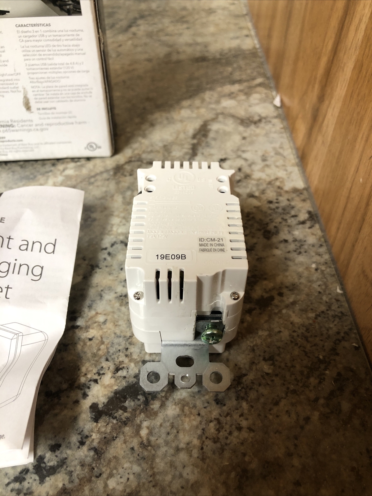 Insignia Nightlight 2-Outlet/2-USB Charging Wall Outlet White