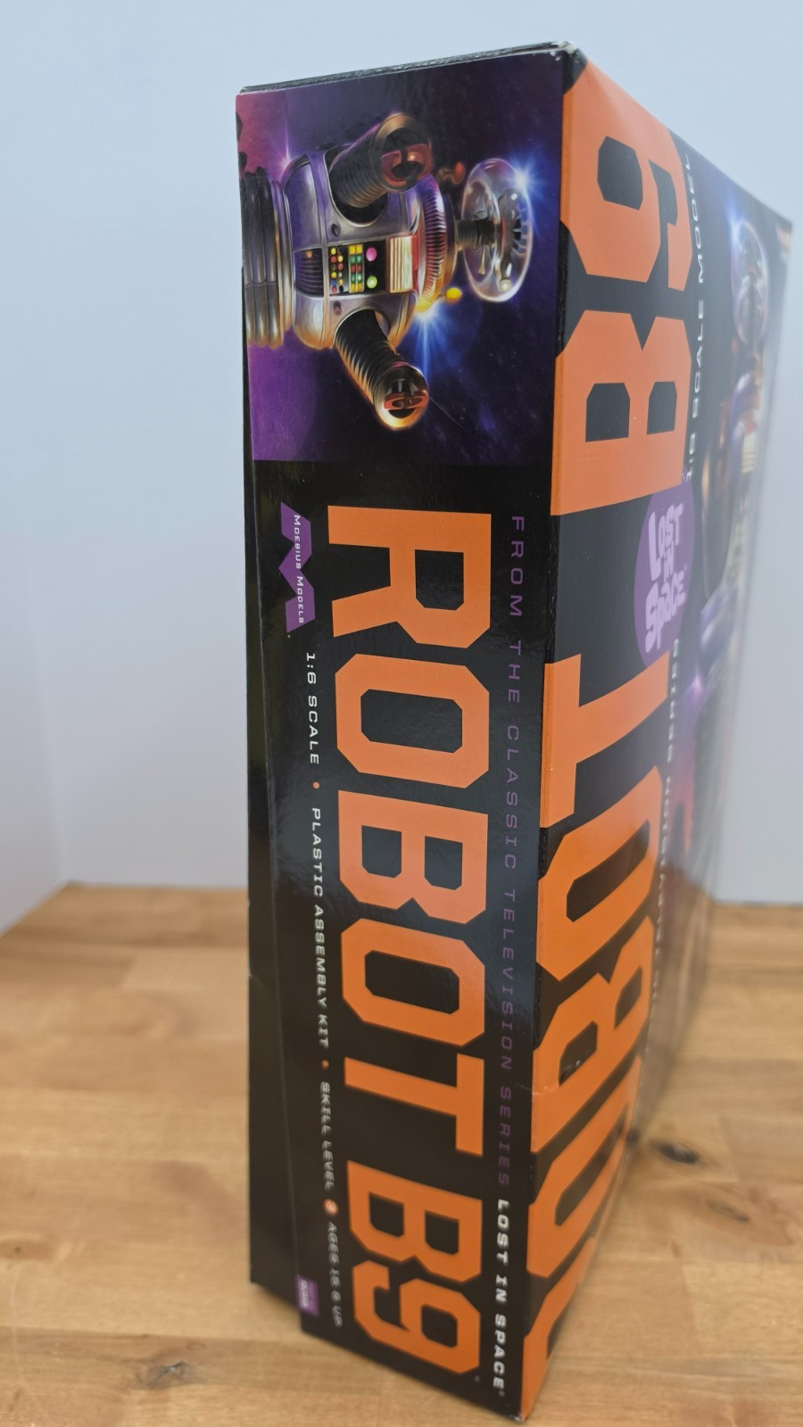 Mobius 1/6 Robot B9 from Lost in Space
