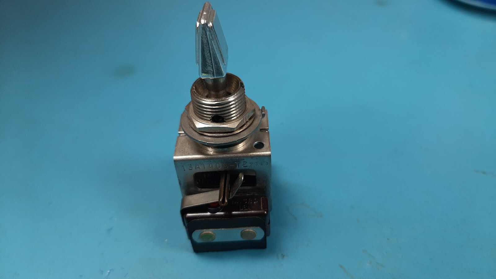 13AT409-T2 MICRO SWITCH / HONEYWELL TOGGLE SWITCH 5AMP 125VAC SEALED