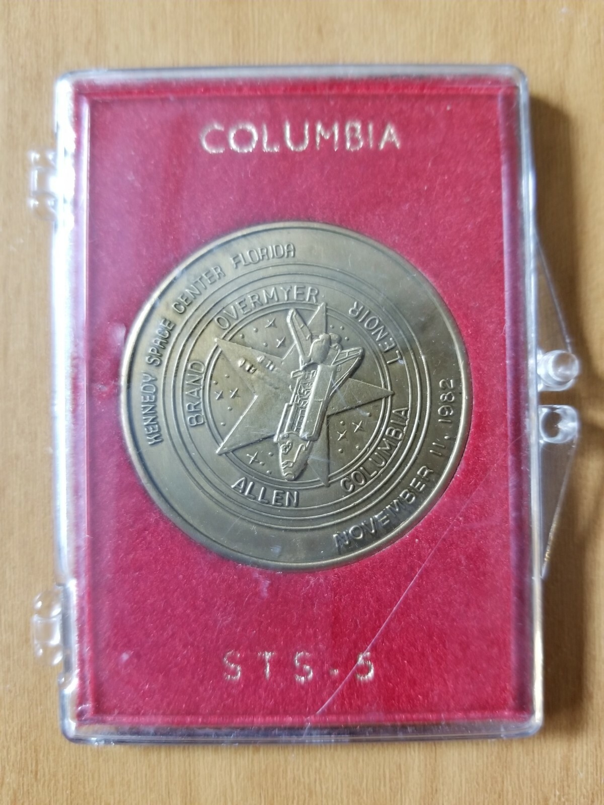 1982 KENNEDY SPACE CENTER ALLEN COLUMBIA  LENIOR STS-5 rare w/ original case