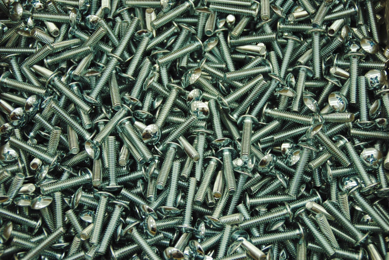 (350) Phillips Truss Head 1/4-20 x 1-1/4 Machine Screws Zinc Plated