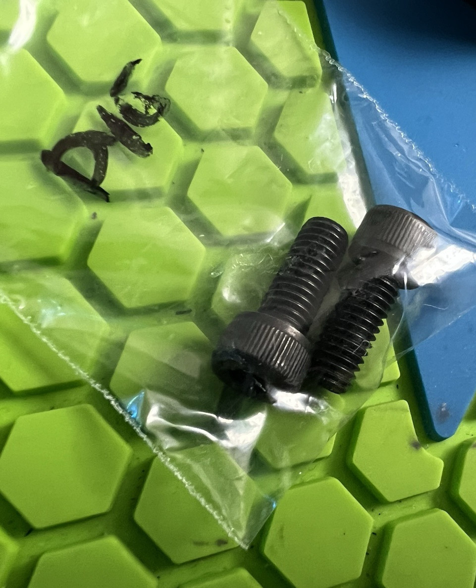 DYE PAINTBALL DOVETAIL ASA DROP FORWARD + MOUNTING SCREWS - SILVER CHROME