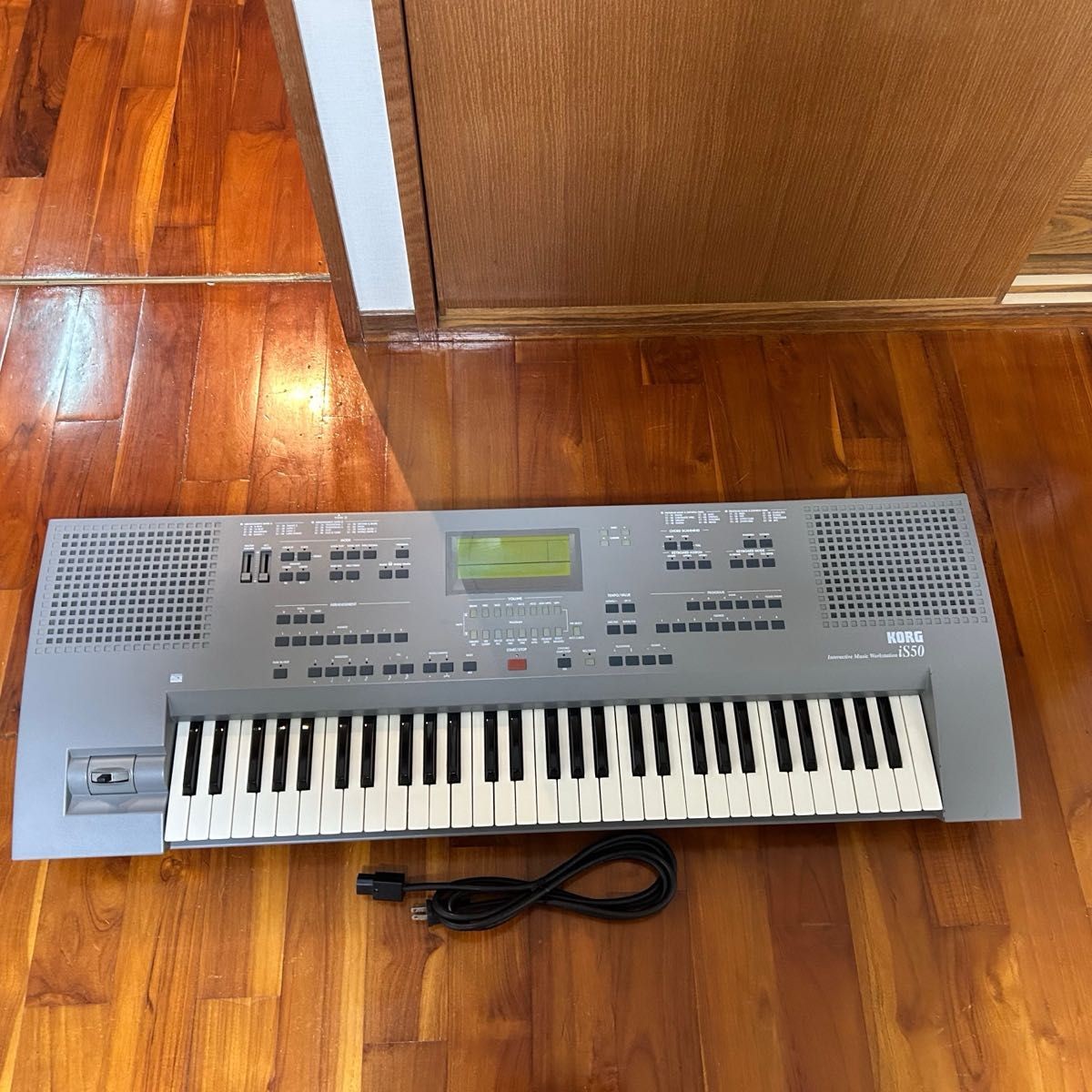 Korg IS50 Synthesizer Keyboard Vintage Rare LCD Issue Powers On Sound OK