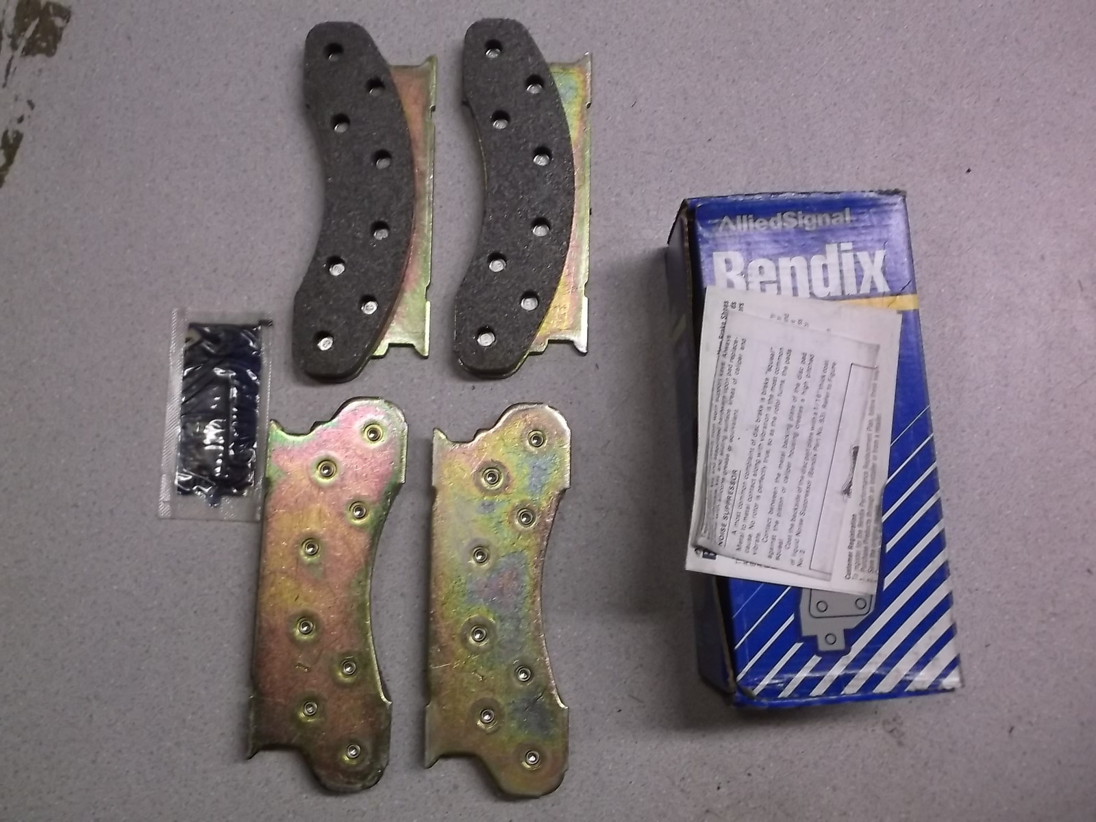 NEW Bendix MKD833 Disc Brake Pad Set *FREE SHIPPING*